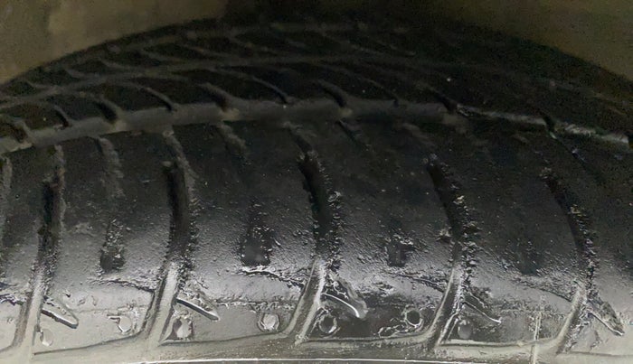 2018 Maruti Celerio VXI CNG, CNG, Manual, 92,325 km, Right Front Tyre Tread