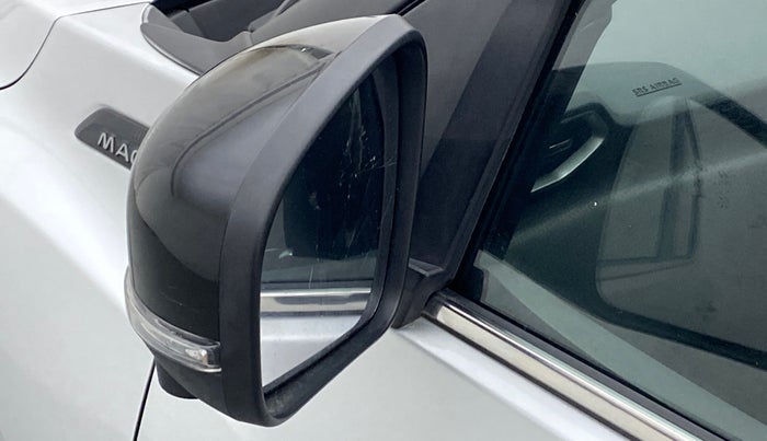 2022 Nissan MAGNITE XV PREMIUM TURBO CVT, Petrol, Automatic, 10,775 km, Left rear-view mirror - Mirror has minor damage