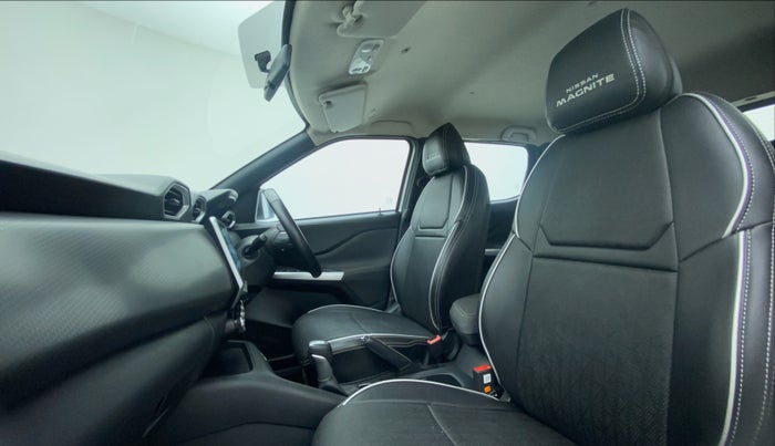 2022 Nissan MAGNITE XV PREMIUM TURBO CVT, Petrol, Automatic, 10,775 km, Right Side Front Door Cabin