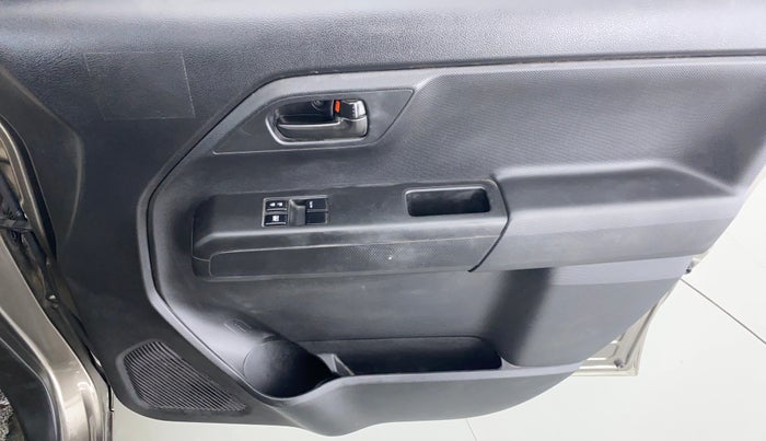 2021 Maruti New Wagon-R 1.0 Lxi (o) cng, CNG, Manual, 27,008 km, Driver Side Door Panels Control