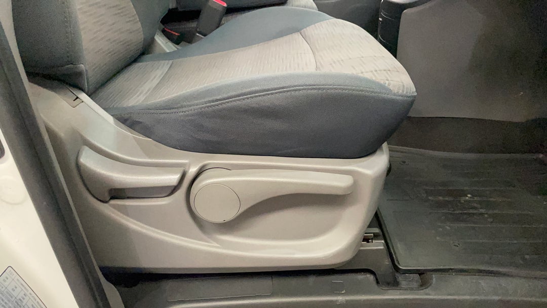 2017 Hyundai Iload 3s Liftback, Automatic, 132800 km, Drivers Side Adjustment Panel