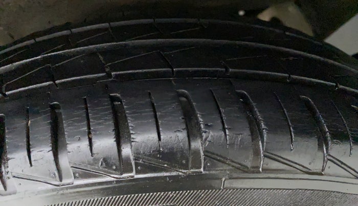 2014 Maruti Wagon R 1.0 LXI CNG, CNG, Manual, 73,582 km, Left Rear Tyre Tread