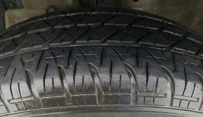 2016 Maruti Swift Dzire VXI AMT, Petrol, Automatic, 45,652 km, Left Front Tyre Tread