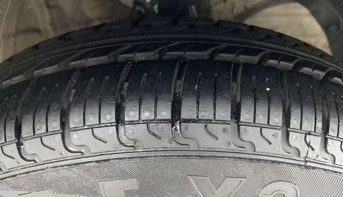 2018 Maruti Swift VDI, Diesel, Manual, 69,616 km, Right Front Tyre Tread