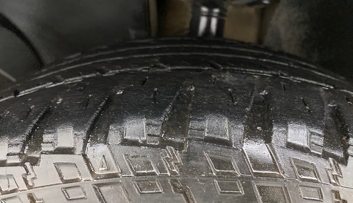 2014 Nissan Terrano XV 110 DIESEL, Diesel, Manual, 77,666 km, Left Front Tyre Tread