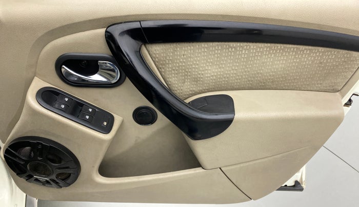 2014 Nissan Terrano XV 110 DIESEL, Diesel, Manual, 77,666 km, Driver Side Door Panels Control