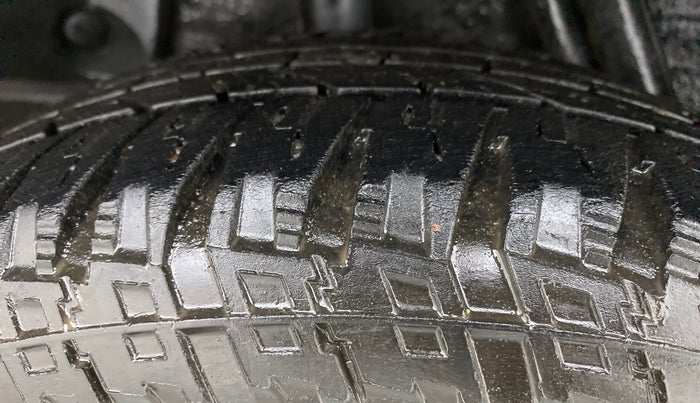 2014 Nissan Terrano XV 110 DIESEL, Diesel, Manual, 77,666 km, Right Rear Tyre Tread