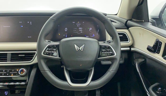 2022 Mahindra XUV700 AX 7 LUXURY D AWD AT 7 STR, Diesel, Automatic, 16,532 km, Steering Wheel Close Up