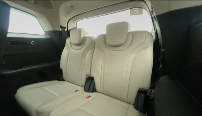 2022 Mahindra XUV700 AX 7 LUXURY D AWD AT 7 STR, Diesel, Automatic, 16,532 km, Third Seat Row ( optional )