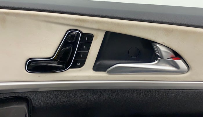 2022 Mahindra XUV700 AX 7 LUXURY D AWD AT 7 STR, Diesel, Automatic, 16,532 km, Driver Side Adjustment Panel