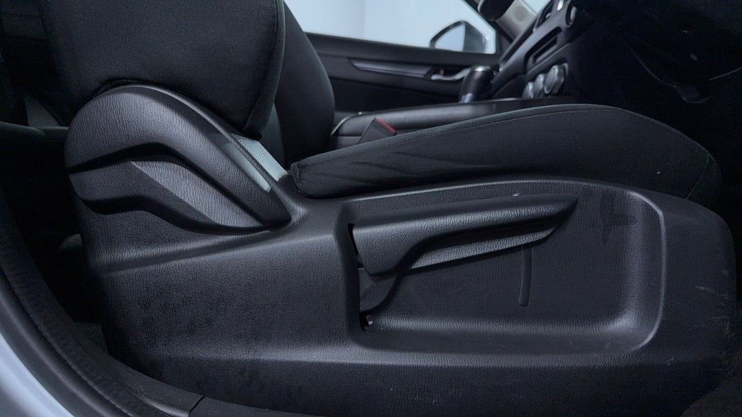 2023 Mazda CX-5 G20 Maxx (fwd), Automatic, 37834 km, Drivers Side Adjustment Panel