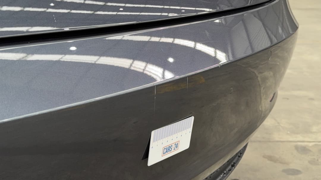 2022 Tesla Model 3 Performance, Automatic, 27854 km, Bumper Rear Scratch