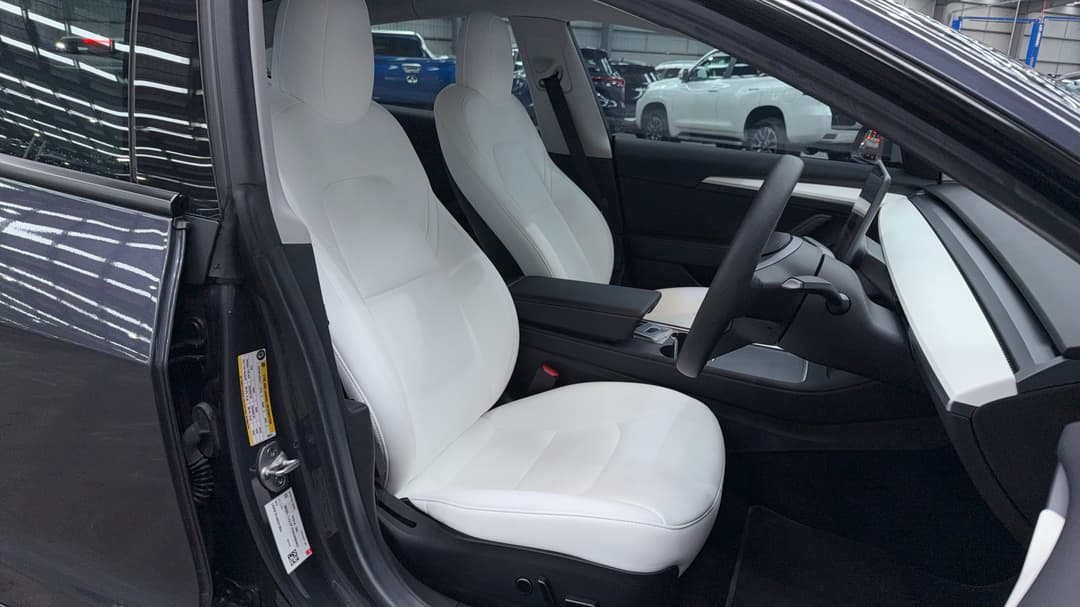2022 Tesla Model 3 Performance, Automatic, 27854 km, Right Side Front Door Cabin View