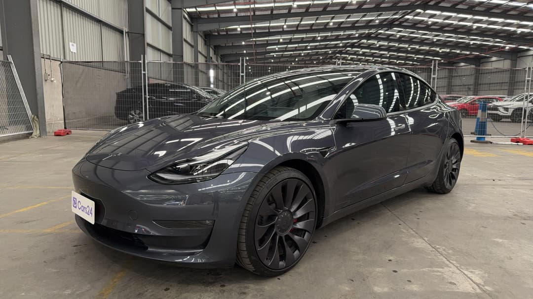 2022 Tesla Model 3 Performance, Automatic, 27854 km, Left Front Diagonal (45- Degree) View