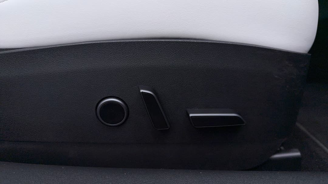 2022 Tesla Model 3 Performance, Automatic, 27854 km, Drivers Side Adjustment Panel
