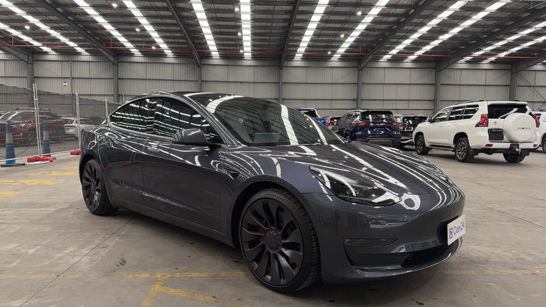 2022 Tesla Model 3 Performance, Automatic, 27854 km, Right Front Diagonal (45- Degree) View