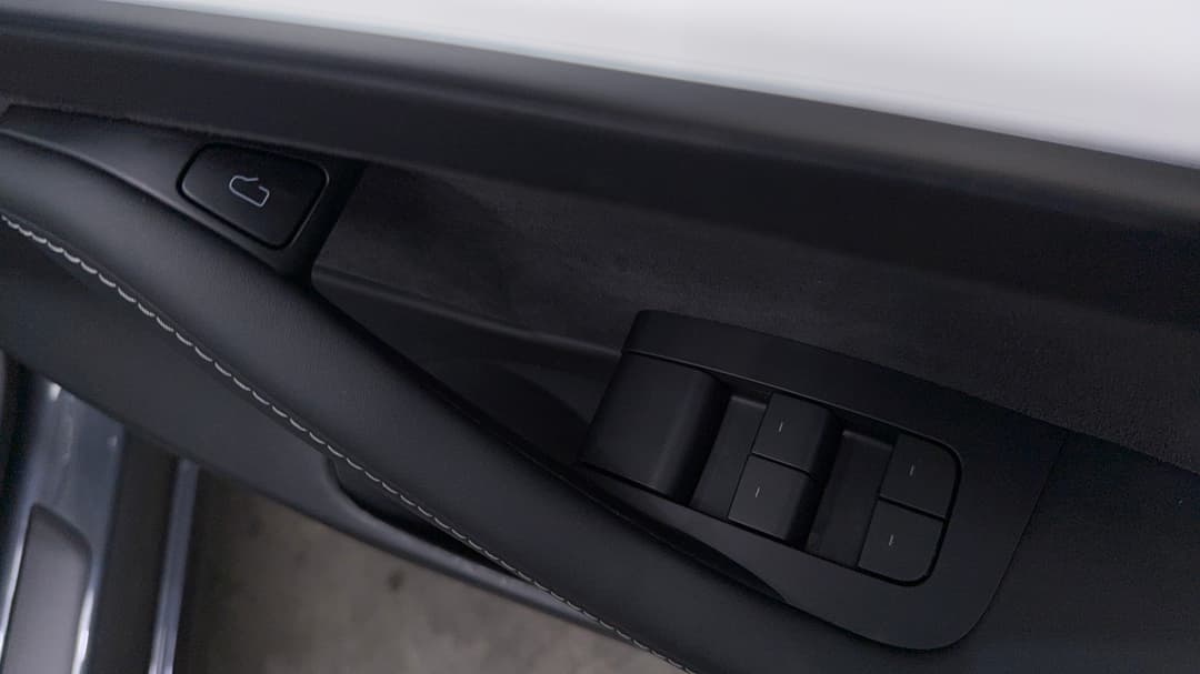 2022 Tesla Model 3 Performance, Automatic, 27854 km, Drivers Side Door Panel Controls