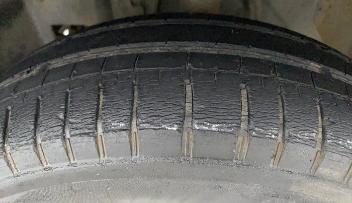 2014 Datsun Go T, Petrol, Manual, 90,047 km, Left Front Tyre Tread