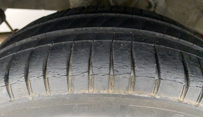 2014 Datsun Go T, Petrol, Manual, 90,047 km, Right Rear Tyre Tread