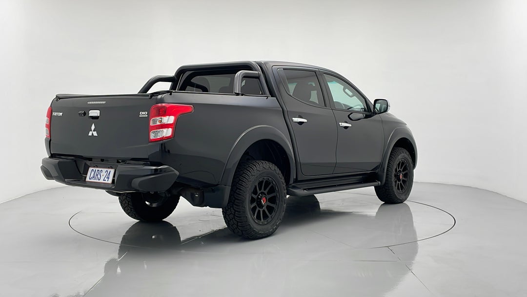 Right Back Diagonal (45- Degree) View