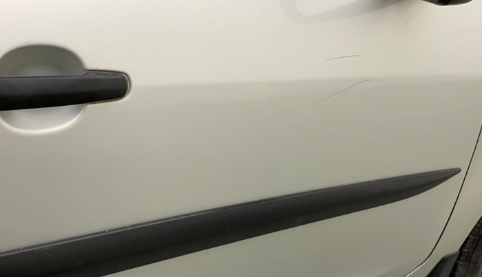 2015 Maruti Ritz VXI, Petrol, Manual, 30,327 km, Driver-side door - Minor scratches