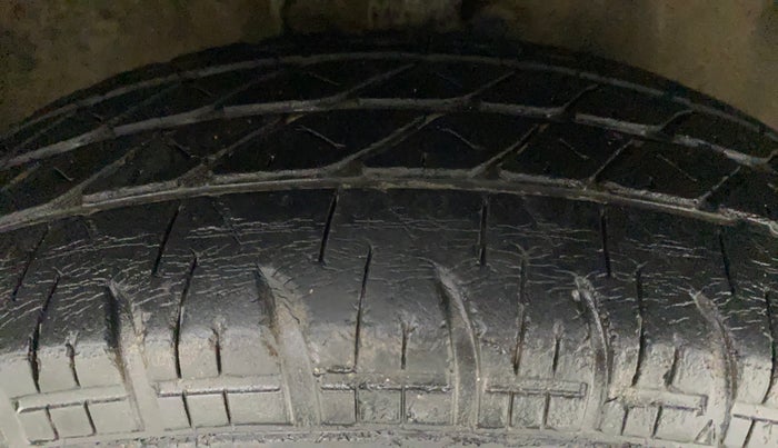 2015 Maruti Ritz VXI, Petrol, Manual, 30,327 km, Right Front Tyre Tread