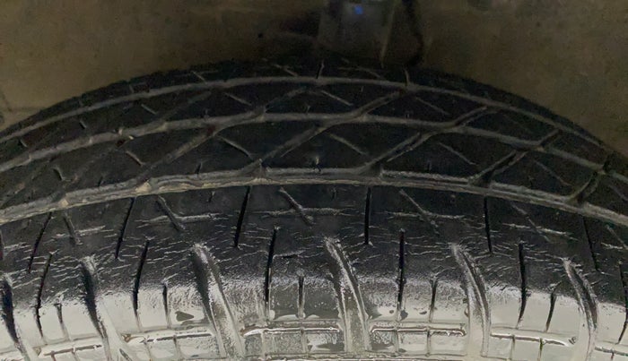 2015 Maruti Ritz VXI, Petrol, Manual, 30,327 km, Left Front Tyre Tread