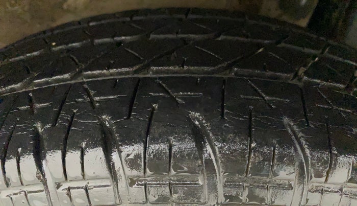 2015 Maruti Ritz VXI, Petrol, Manual, 30,327 km, Left Rear Tyre Tread