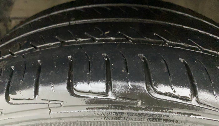 2019 Maruti Baleno DELTA PETROL 1.2, CNG, Manual, 84,931 km, Left Front Tyre Tread