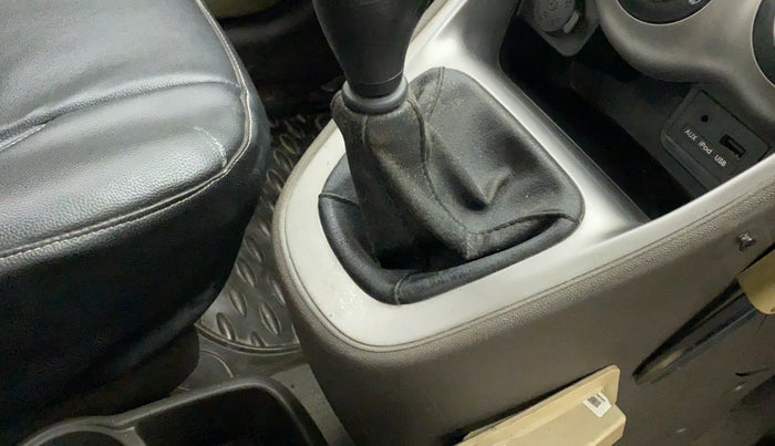 2015 Hyundai i10 SPORTZ 1.1, Petrol, Manual, 36,236 km, Gear lever - Boot cover slightly torn