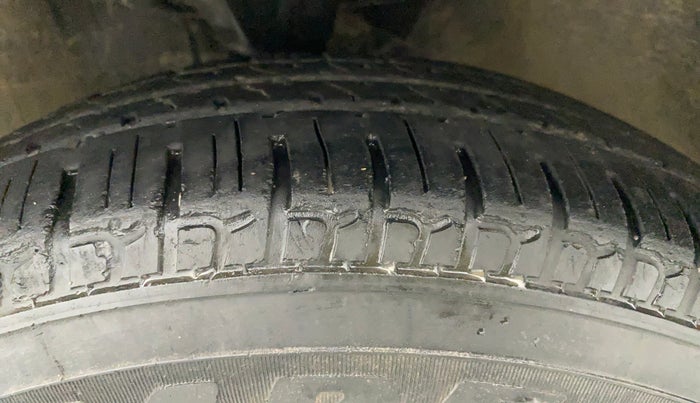 2015 Hyundai i10 SPORTZ 1.1, Petrol, Manual, 36,236 km, Left Front Tyre Tread