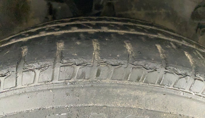 2015 Hyundai i10 SPORTZ 1.1, Petrol, Manual, 36,236 km, Right Front Tyre Tread