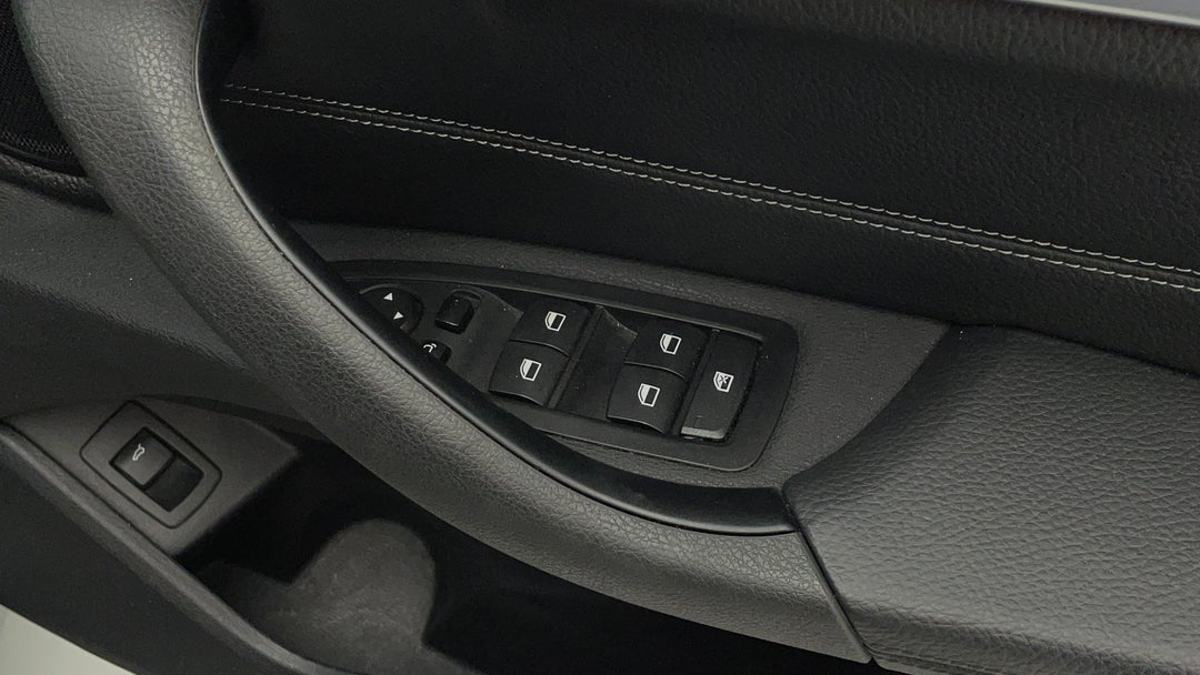 2017 BMW X1 Xdrive 25i, Automatic, 81321 km, Drivers Side Door Panel Controls