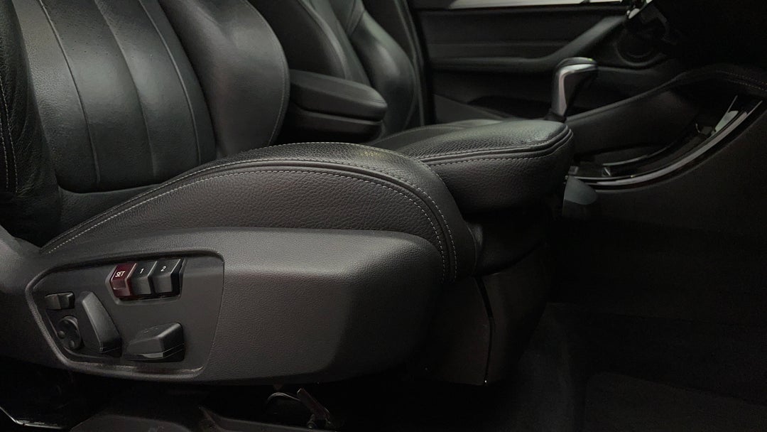 2017 BMW X1 Xdrive 25i, Automatic, 81321 km, Drivers Side Adjustment Panel