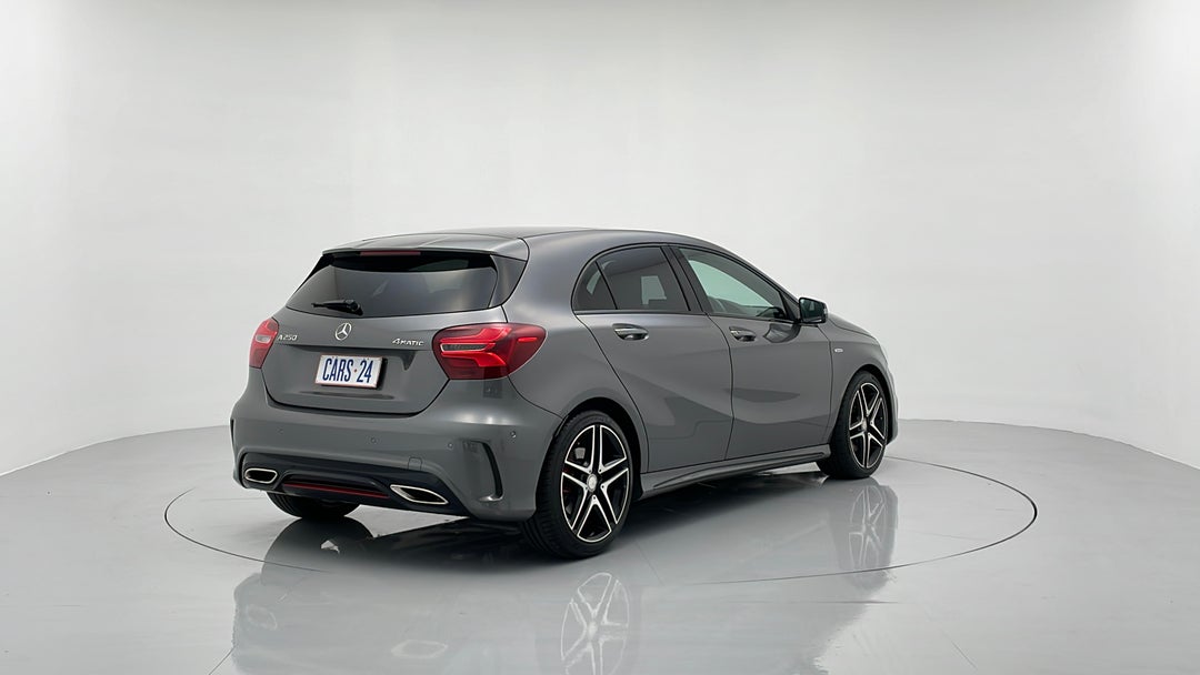 Right Back Diagonal (45- Degree) View