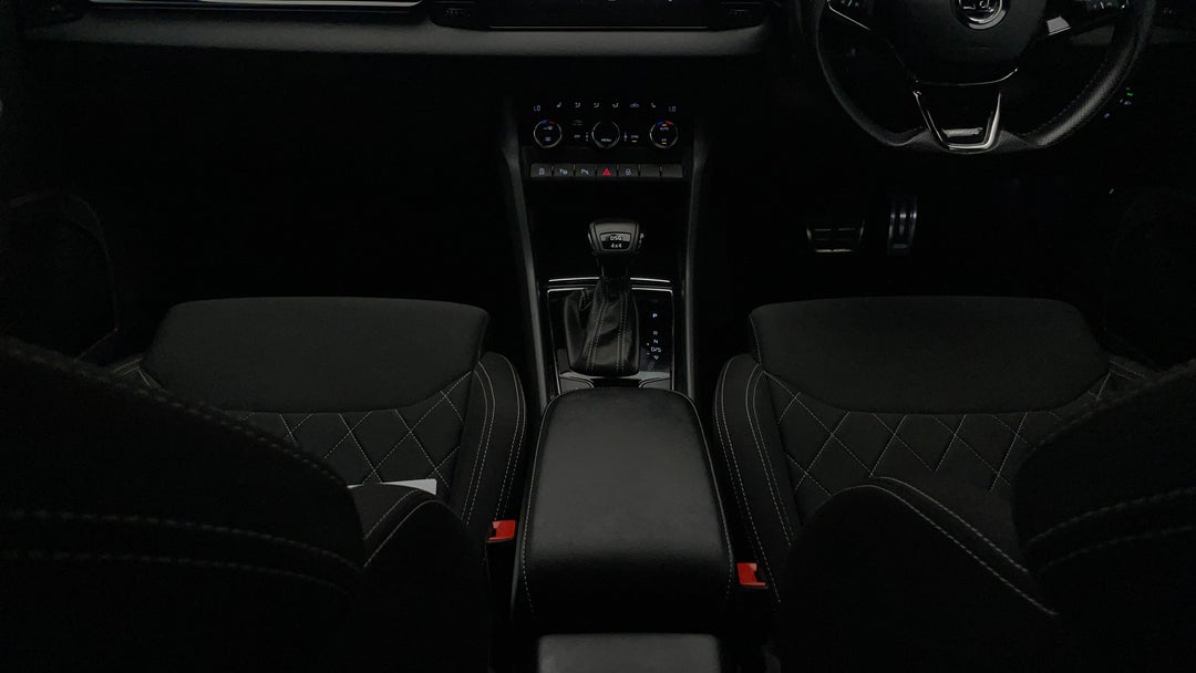 2020 SKODA Karoq 140tsi Sportline (4x4), Automatic, 51596 km, Center Console