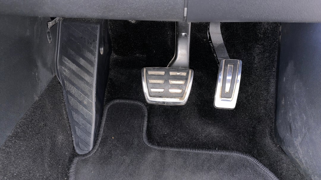 2020 SKODA Karoq 140tsi Sportline (4x4), Automatic, 51596 km, Pedals and Footmat