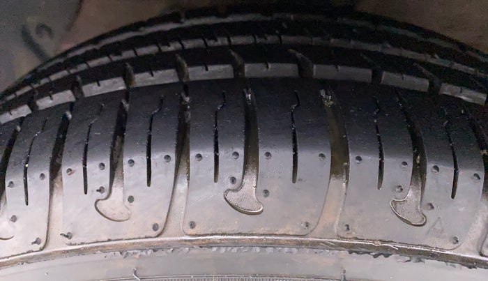 2015 Hyundai Grand i10 SPORTZ 1.2 KAPPA VTVT, Petrol, Manual, 22,540 km, Left Front Tyre Tread