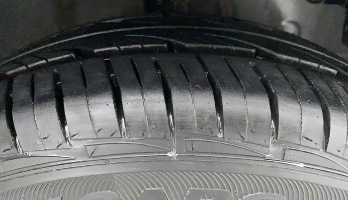 2014 Hyundai Eon D LITE PLUS, Petrol, Manual, 27,224 km, Right Front Tyre Tread