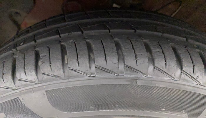 2018 Hyundai NEW SANTRO MAGNA, Petrol, Manual, 12,585 km, Left Front Tyre Tread