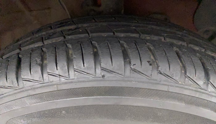 2018 Hyundai NEW SANTRO MAGNA, Petrol, Manual, 12,585 km, Right Front Tyre Tread