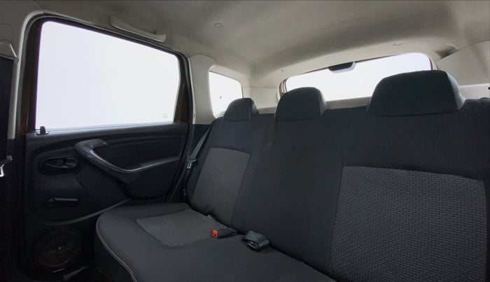 2015 Renault Duster 85 PS RXE, Diesel, Manual, 1,73,582 km, Right Side Rear Door Cabin