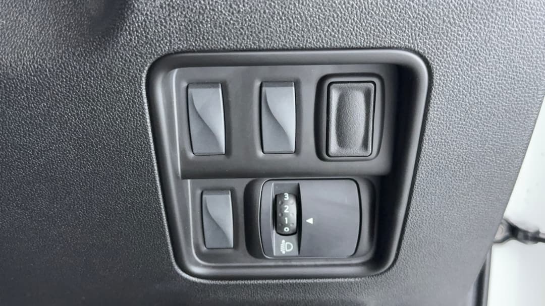 2017 Renault Koleos Zen X-tronic (4x2), Automatic, 58625 km, Utility Switches/Buttons