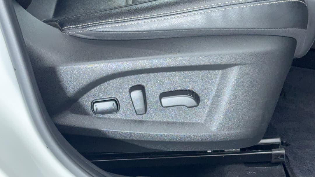 2017 Renault Koleos Zen X-tronic (4x2), Automatic, 58625 km, Drivers Side Adjustment Panel