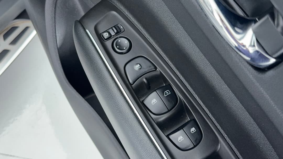 2017 Renault Koleos Zen X-tronic (4x2), Automatic, 58625 km, Drivers Side Door Panel Controls