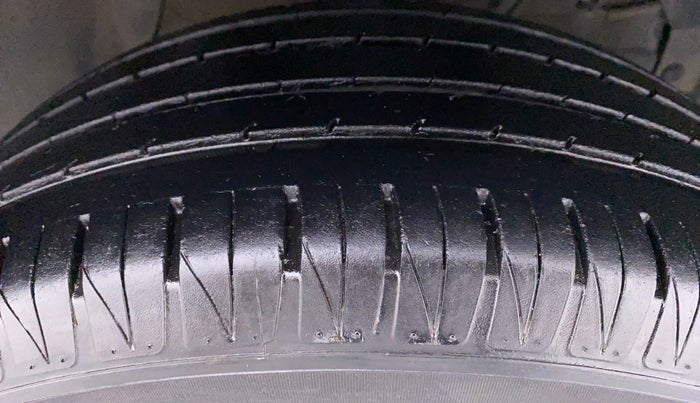 2016 Maruti Vitara Brezza ZDI PLUS DUAL TONE, Diesel, Manual, 85,272 km, Right Front Tyre Tread