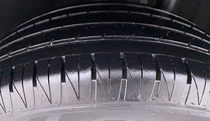 2016 Maruti Vitara Brezza ZDI PLUS DUAL TONE, Diesel, Manual, 85,272 km, Left Rear Tyre Tread