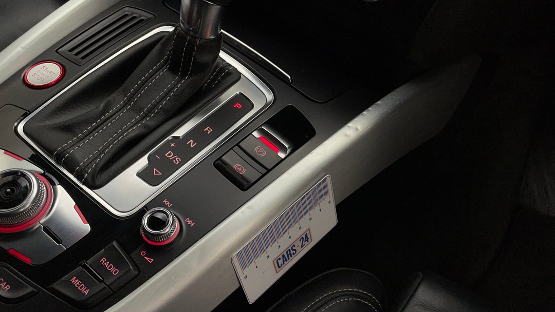 2016 Audi Sq5 3.0 Tdi Quattro, Automatic, 113922 km, Center Console Wear