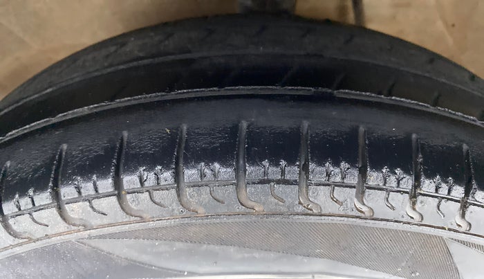 2017 Maruti Alto 800 LXI, Petrol, Manual, 36,775 km, Left Front Tyre Tread