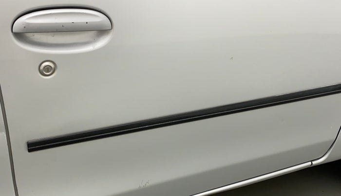 2011 Toyota Etios Liva V, Petrol, Manual, 46,096 km, Driver-side door - Minor scratches